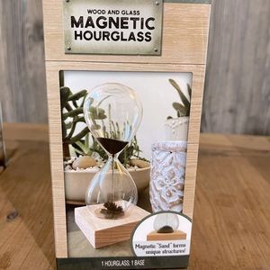 Magnetic HourGlass